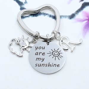 You Are My Sunshine Charm Llavero, Accesorio personalizado You Are My Sunshine, Regalo del día de la madre, Abuela, Novia, Regalo de cumpleaños