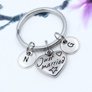 Just Married Keychain, Personalized Charm Key Chain, Couple Initials Accessory, Gift for Married, Gift for Couple, New Married, Wedding Gift
