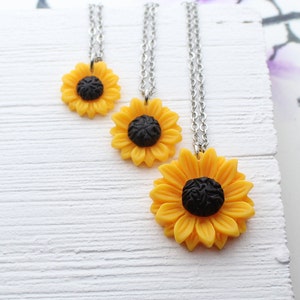 Resin Sunflower Necklace, Sun Flower Charm Necklace, Sunflower Jewelry, Daisy Flower Gift, Birthday Gift, Gardening Gift, Bridesmaids Gift