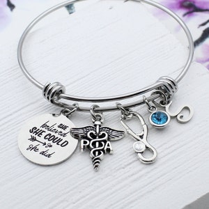 Bracelet d'assistante médicale, bracelet à breloques PA, breloque médicale PA, cadeau de graduation d'infirmière, elle croyait qu'elle pouvait donc elle l'a fait, cadeau pour les soins infirmiers