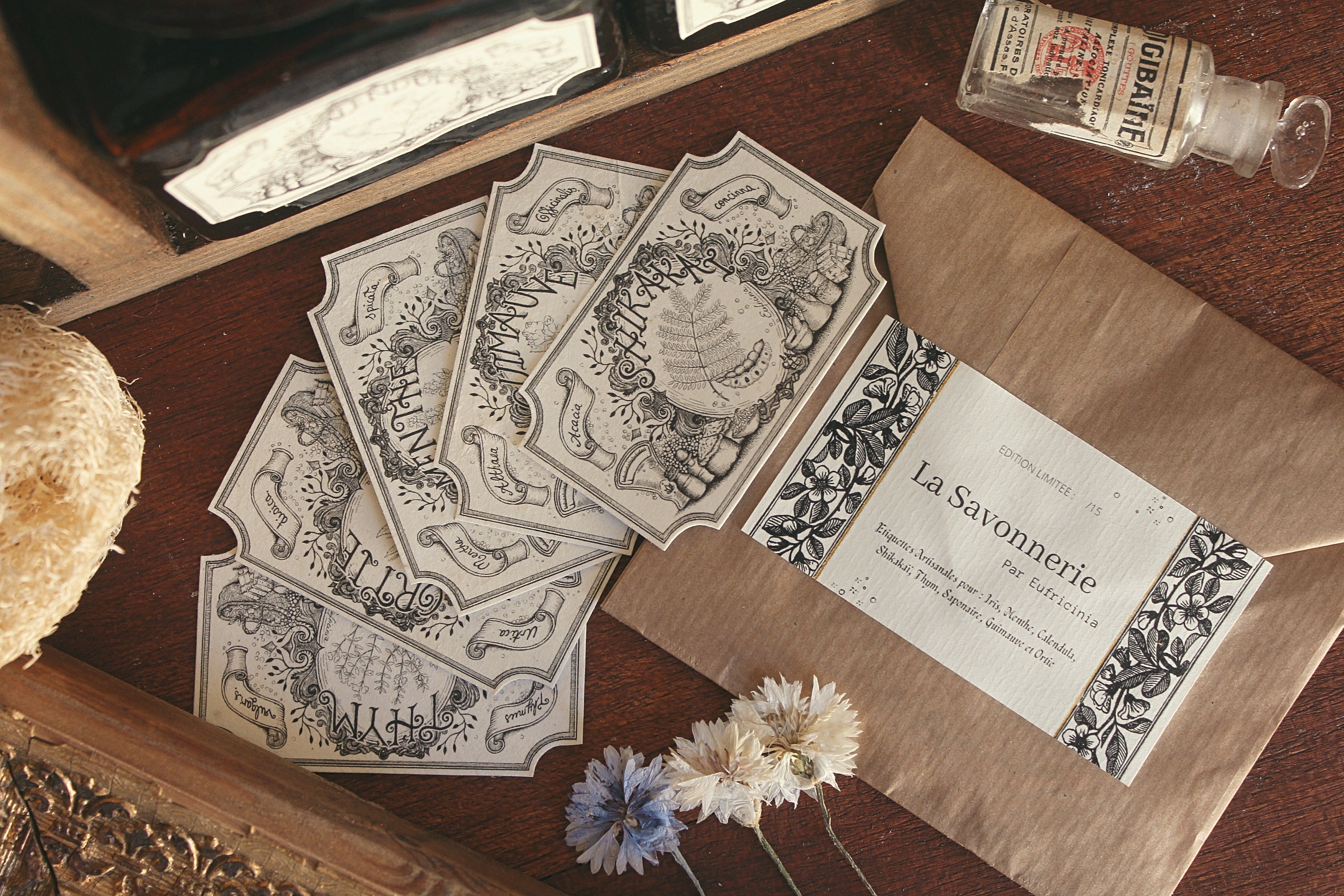 Enveloppe La Savonnerie - 8 Étiquettes Artisanales Adhésives Anciennes & Style Apothicaire Edition L