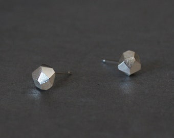 Puces d'oreilles en argent à facettes, 3 mm 4 mm 6 mm, Puces d'oreilles géométriques en argent sterling 925, Puces d'oreilles polyèdre 2 mm, Fête des Mères