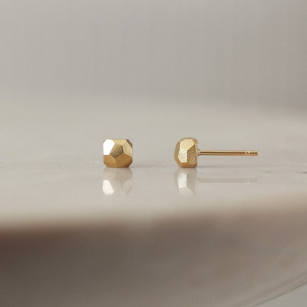 Geometric Faceted Gold Stud Earrings, 9ct or 18ct, 3mm and 4mm, Polyhedron 9k Solid Gold Studs, Dainty 18k Minimalist Earrings