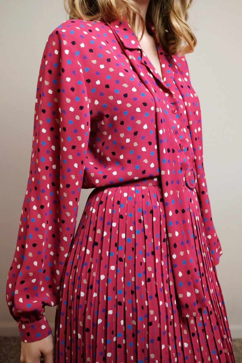 and Scarf Set Belt Skirt Vintage 1980/'s Magenta Leaf Print Ensemble Vintage Matching Blouse