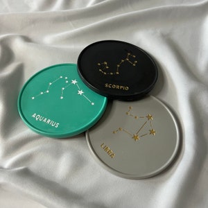 Podstawki Jesmonite ze znakiem zodiaku || wystrój horoskopu, podstawka ze znakiem zodiaku, znak astrologiczny, prezent astrologiczny, zestaw podstawek niebiańskich