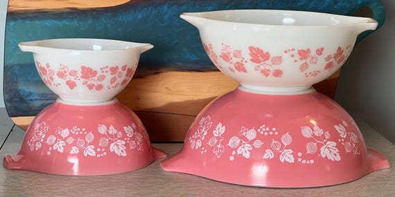 Vintage Pyrex Pink Gooseberry Cinderella Bowls Complete Nesting