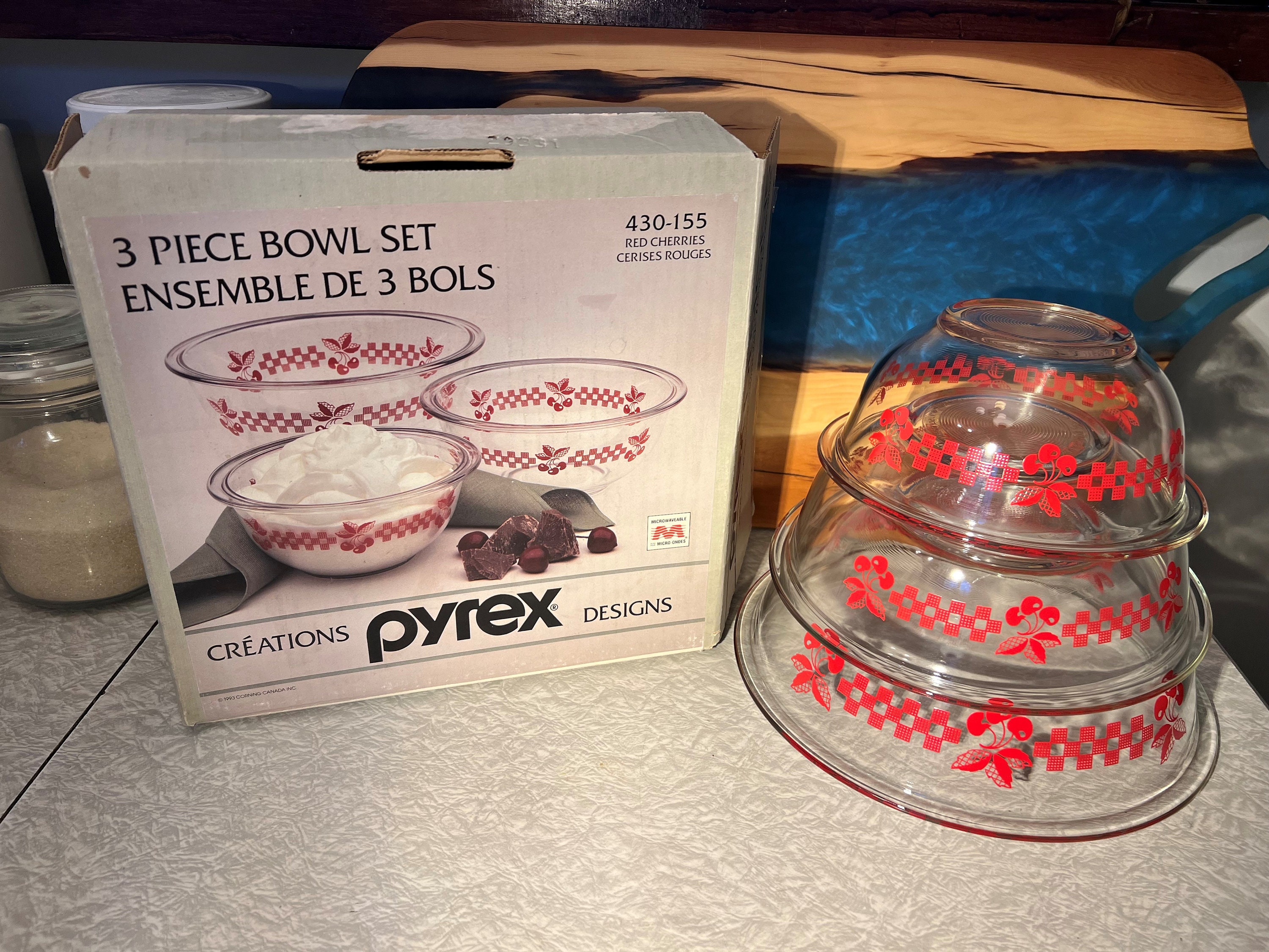 【貴重】PYREX　ベイク皿　クランベリー　2L 3L　セット Vintage Pyrex Red Cherry Gingham Serving/mixing Bowls/set of 3 in
