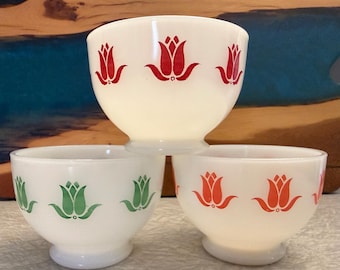 Tulip Salt and Pepper Anchor Hocking. 1950's. Fire King. Floral