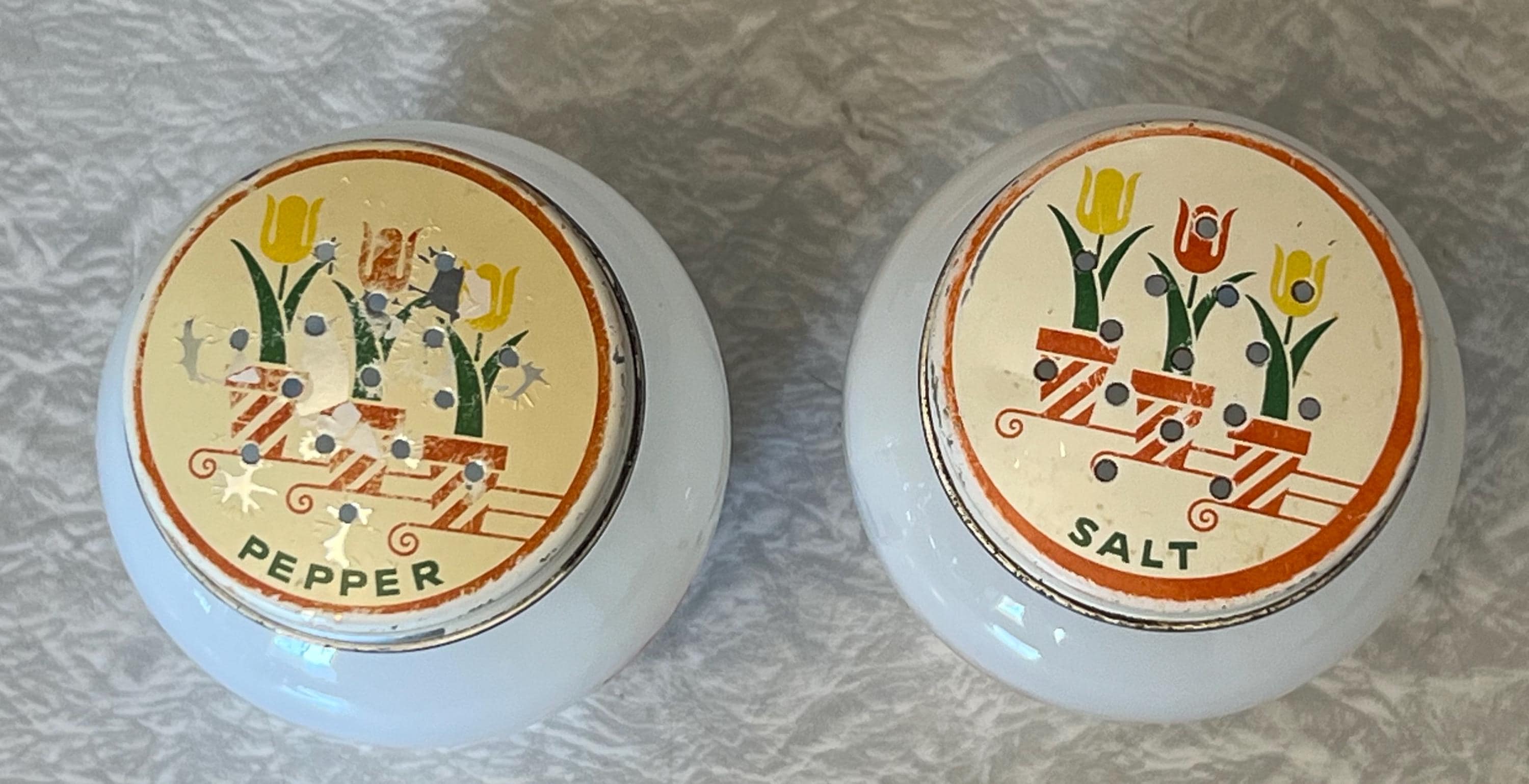Fire-King チューリップ柄 ソルト&ペッパーセット ヴィンテージ Vintage Fire King Tulip Salt And Pepper Shakers | eBay