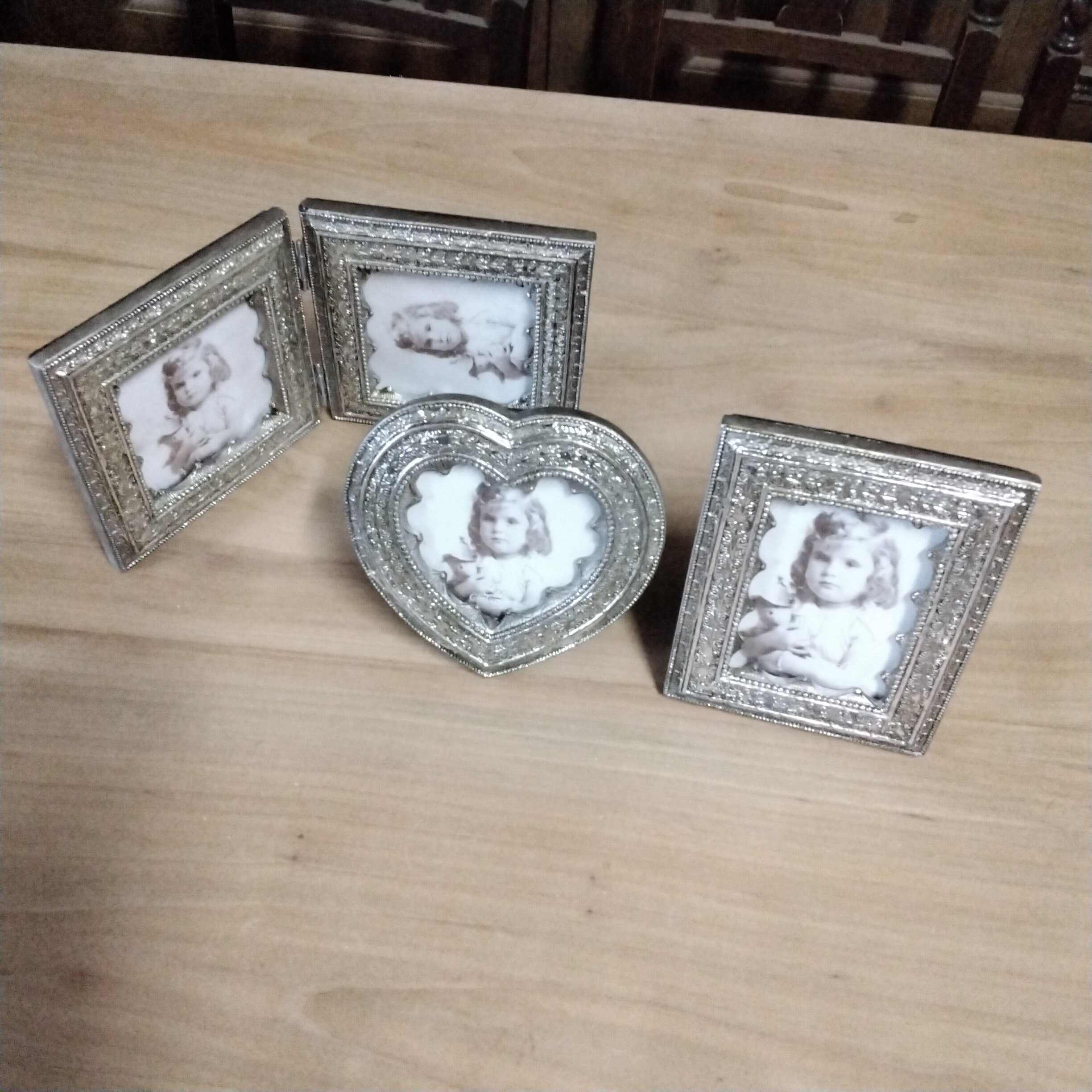 3 picture frames silver-coloured