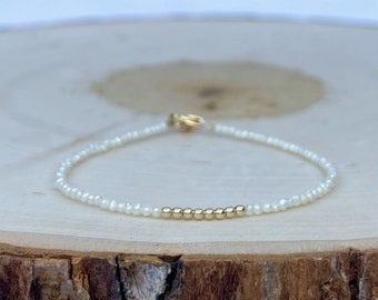 Pearl Bracelet // June Birthstone // Pearl // Gemstone Bracelet // 14k Gold Filled // Gifts // Jewelry // Dainty // Layering