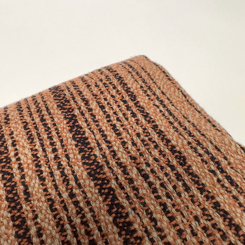 The Loomia Throw Blanket - Thumbnail 2