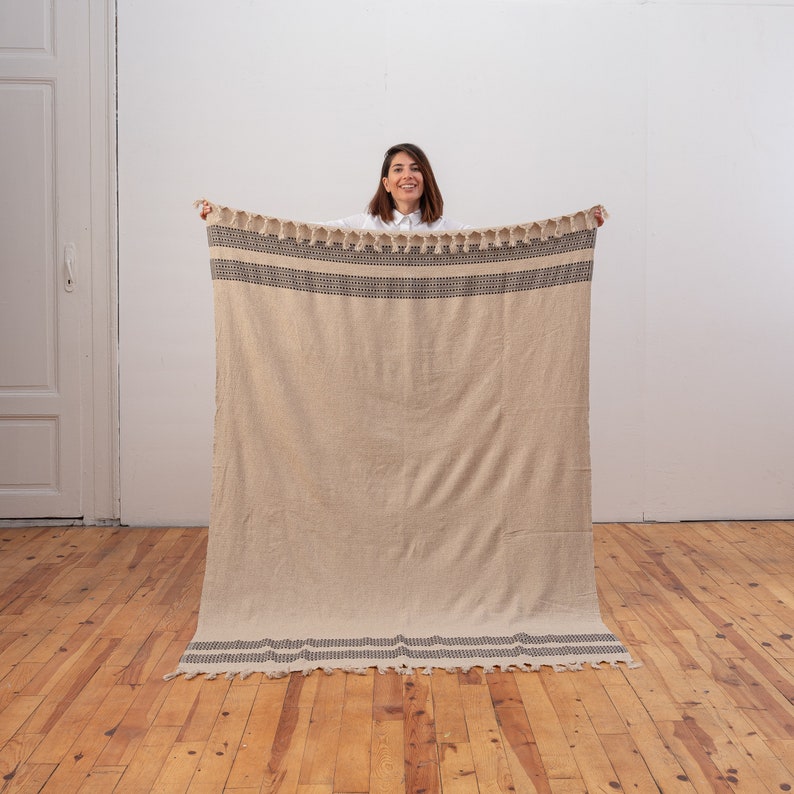 The Loomia Farida Throw - Thumbnail 4