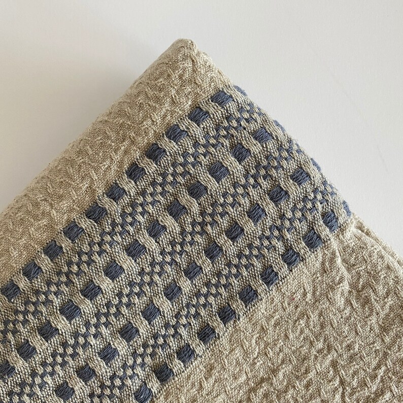 The Loomia Farida Throw - Thumbnail 5