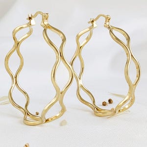Gedurfde 18 kt gouden hoepels, gouden golvende designoorbellen, gouden knuffels, lint hoepels sieraden, vergrendeling, valentijnscadeaus - Italiaanse sieraden uniek