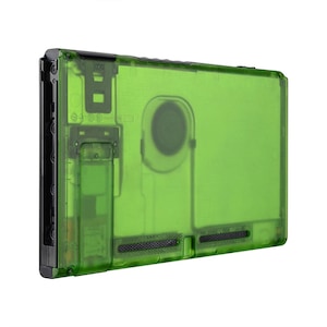 Peut inclure: Une coque transparente verte pour une console Nintendo Switch. La coque a une bordure noire et un dos en plastique transparent.