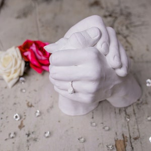 Couple Holding Hand Casting Kit DIY 3D Adult Hands Impression Mould Plaster  Cast With Paint & Metallic Wax Memory Keepsake Valentine's Gift 