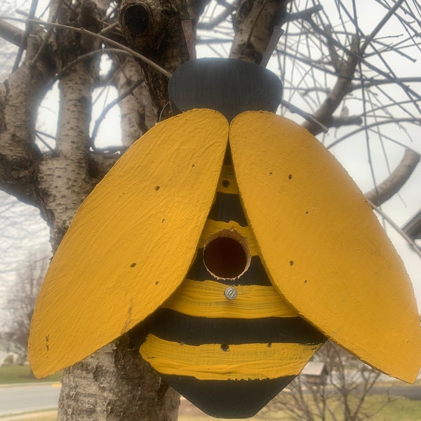 Bee,Wooden Flower Rustic Birdhouse, Birdhouse, Amish Handmade Birdhouse,Garden Decor, Honeybee,Farmhouse gift, outdoor