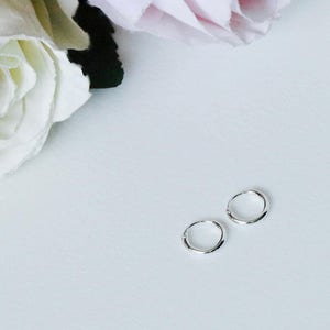 10 mm, Tiny, Boucles d'oreilles sans fin en argent sterling, Créoles Huggies, Petite boucle d'oreilles, Cartilage, Piercings, Boucle d'oreille hélicoïdale, Créole articulé