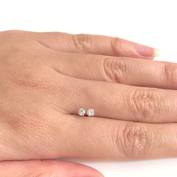 Orecchini a perno in argento Sterling con zirconia cubica rosa all