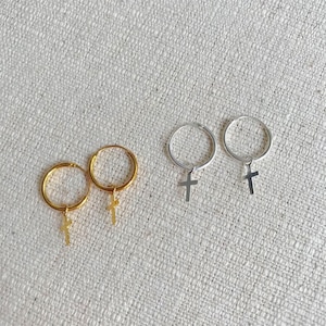 Brinco de argola de cruz de 12 mm, brincos de argola de cruz banhados a ouro e prata esterlina, brinco de argola delicado, brinco de argola de 12 mm, brincos de cruz