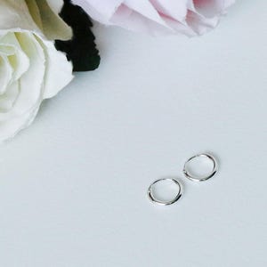 Tiny 9 mm, Boucles d'oreilles créoles sans fin en argent sterling, Créole Huggies, Petite créole, Cartilage, Piercings, Boucle d'oreille Helix, Créole à charnière