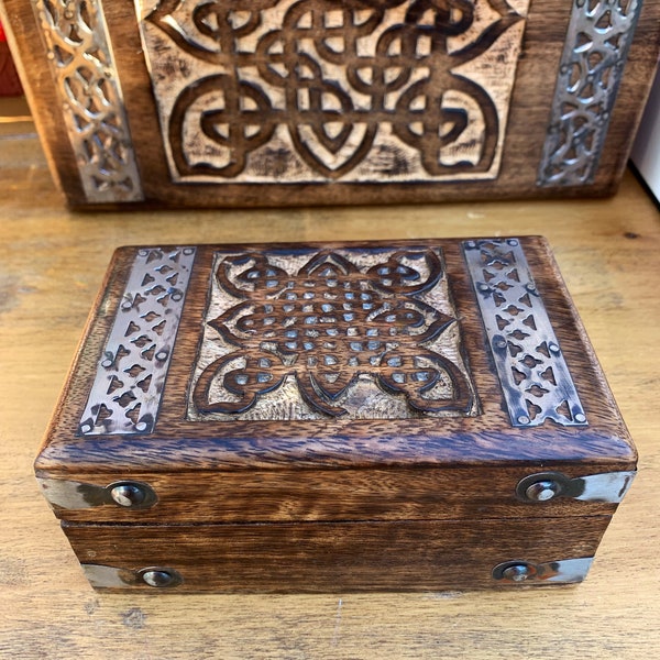 Carved Mango Wood With Brass Mystic Triquetra Celtic Knot Artisan Trinket Storage  Box (Dimensions in Item Details)