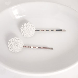 White Flower Hair Pins, Wedding Hair Clips, Womens Hair Pins, Floral Bobby Pins, Bridal Hair Accessories, Flower Bobby Pin, Boho Hair Pins