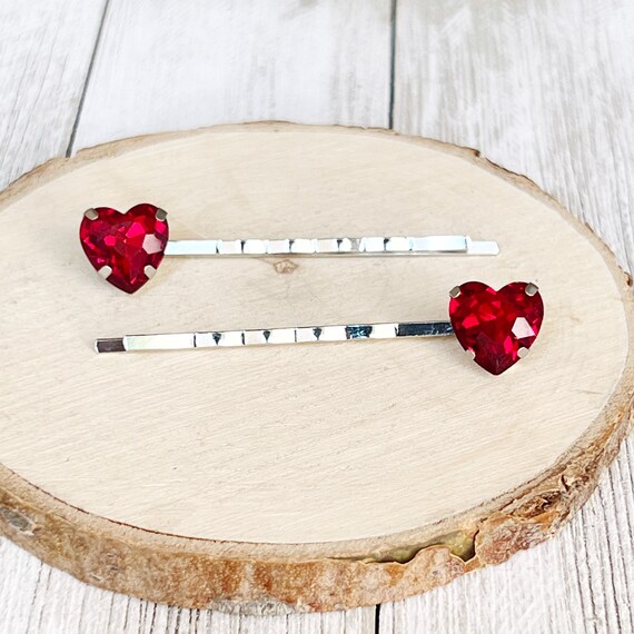 RED BLEEDING HEART CRYSTAL LAVALIER BROOCH Bloody Tassel Drop Dark