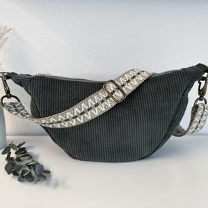 Halfmoonbag / Cordtasche Mila