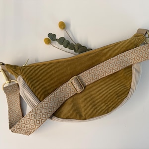 Halfmoonbag / Cordtasche Mila