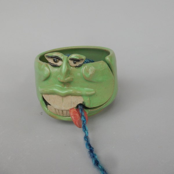 Smile Hook Yarn Bowl main image 1