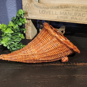 wicker cornucopia, fall baskets, thanksgiving table