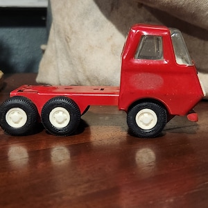 Tonka truck, red