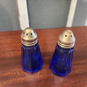vintage Hazel Atlas cobalt blue salt and pepper shakers