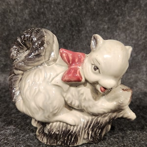 Vintage kitchy squirrel planter