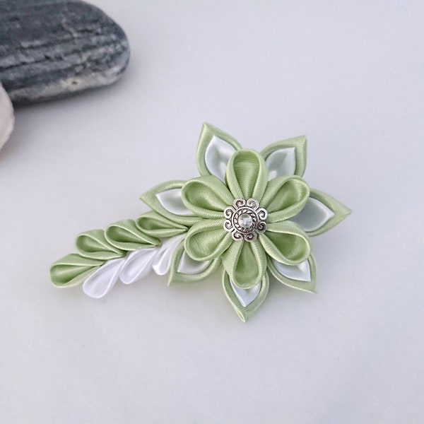 Pince à cheveux fleur kanzashi, mariage, cérémonie, coloris vert pomme et blanc