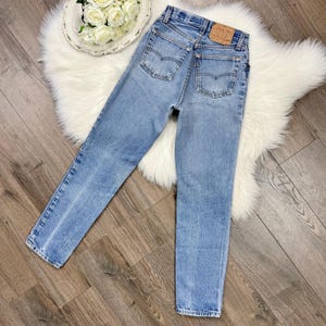 XS/25 Vintage 80s 501 Distressed Light Medium Wash Slim Fit High Waisted Tapered Leg Levis