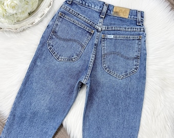 XS/24 Vintage 90s Lee Medium Wash Slim Fit High Waisted Tapered Leg Jeans