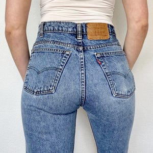 Sz 27 Vintage 505 Medium Wash Slim Fit Straight Leg Levis