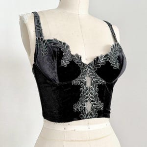 Sz 34B//XS/S Vintage Y2K Victorias Secret Black Velvet and Lace Lingerie Bustier Corset