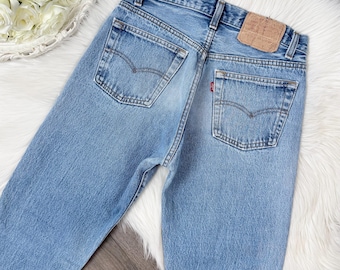 Größe 26/27 Vintage 80er Jahre 501 Light Medium Wash Distressed Slim Fit Straight Leg Levis