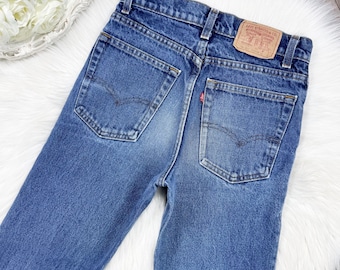 XS/24 Vintage años 80 706 Etiqueta naranja Lavado medio Corte ajustado Pierna recta Levis