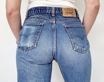 Levi's 505 Vintage de los 80, talla 28, lavado medio, etiqueta naranja desgastada, corte ajustado, pierna recta.