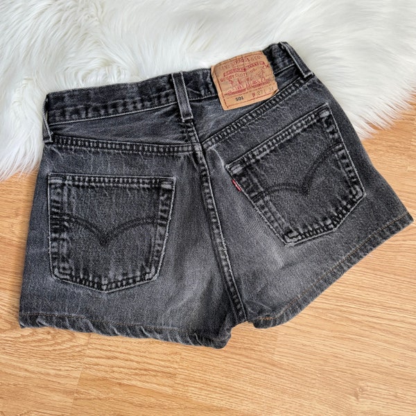 XS/24/25 Vintage 501 Pantalones cortos vaqueros Levis negros descoloridos