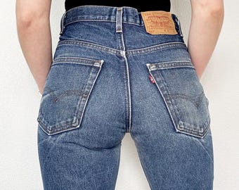 Levi's Vintage 517 Medium Dark Wash Slim Fit Bootcut Flare Leg, talla 28