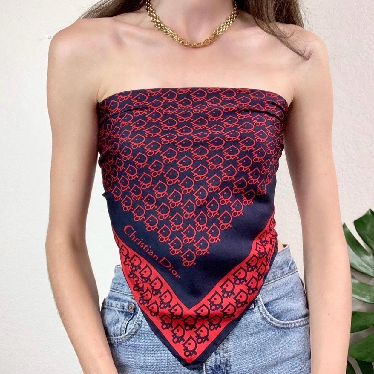 Christian Diorクリスチャンディオールスカーフ綿100ネイビーレッド Vintage Christian Dior Pure Silk Red and Navy Monogram Print Scarf