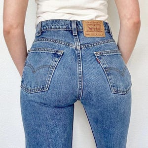 Sz 27 Vintage 505 Medium Wash Slim Fit Straight Leg Levis