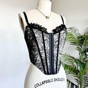 Sz 32//XS/S Vintage 90s Victorias Secret Gold Label Black Lace and Velvet Bustier Corset
