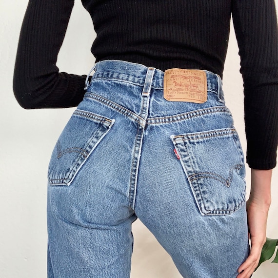 Sz 27 Vintage 550 Medium Wash Relaxed Fit Tapered